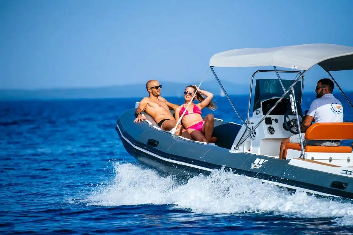 alquilar-barco-semirrigida-barcelona-tiger-marine-650-3